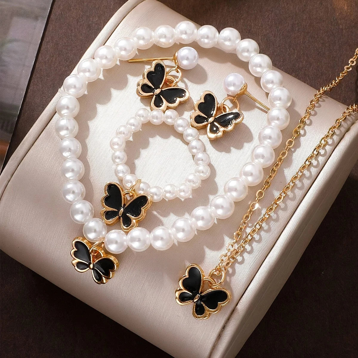 Luxury Clover Flower Jewelry Set – Necklace, Earrings & Bracelet for Women